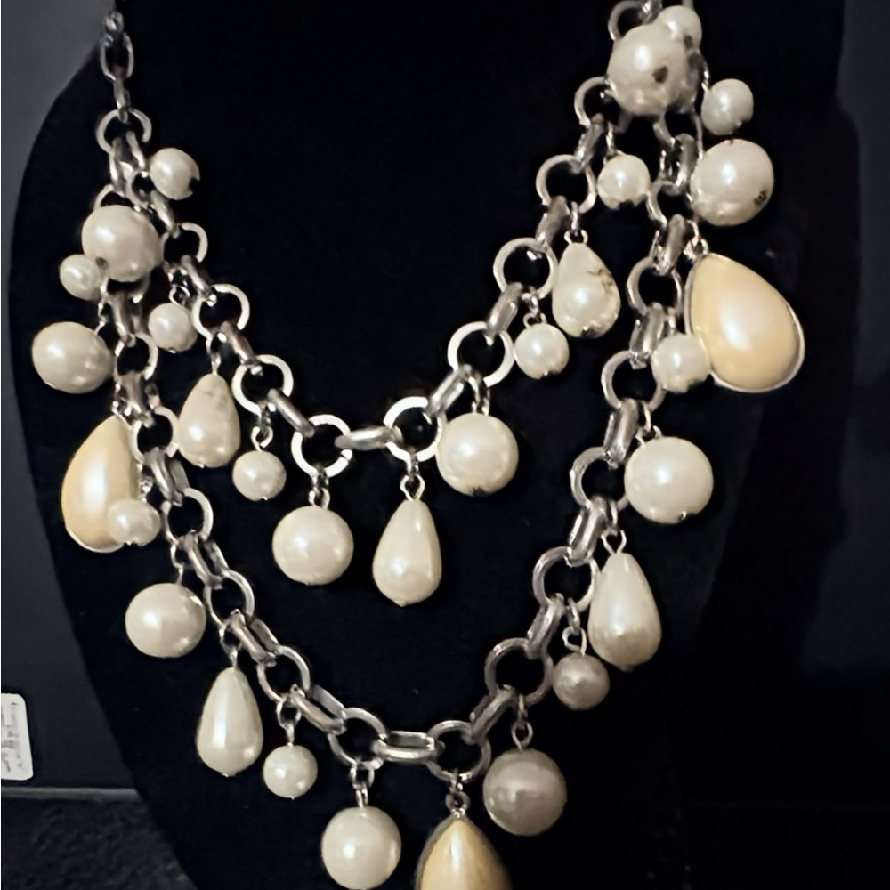 Elegant Pearl and Silver Tone Vintage Necklace